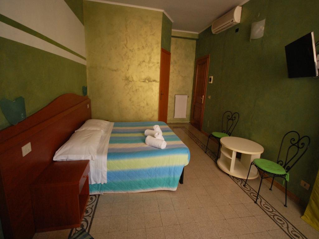 Romadelante Hotel Exterior photo